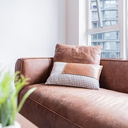 וונקובר Amazing Views ! Leather Furniture ! Cozy Condo! מראה חיצוני תמונה