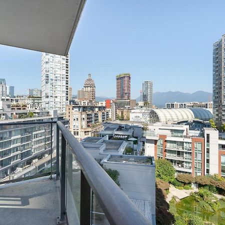 וונקובר Amazing Views ! Leather Furniture ! Cozy Condo! מראה חיצוני תמונה