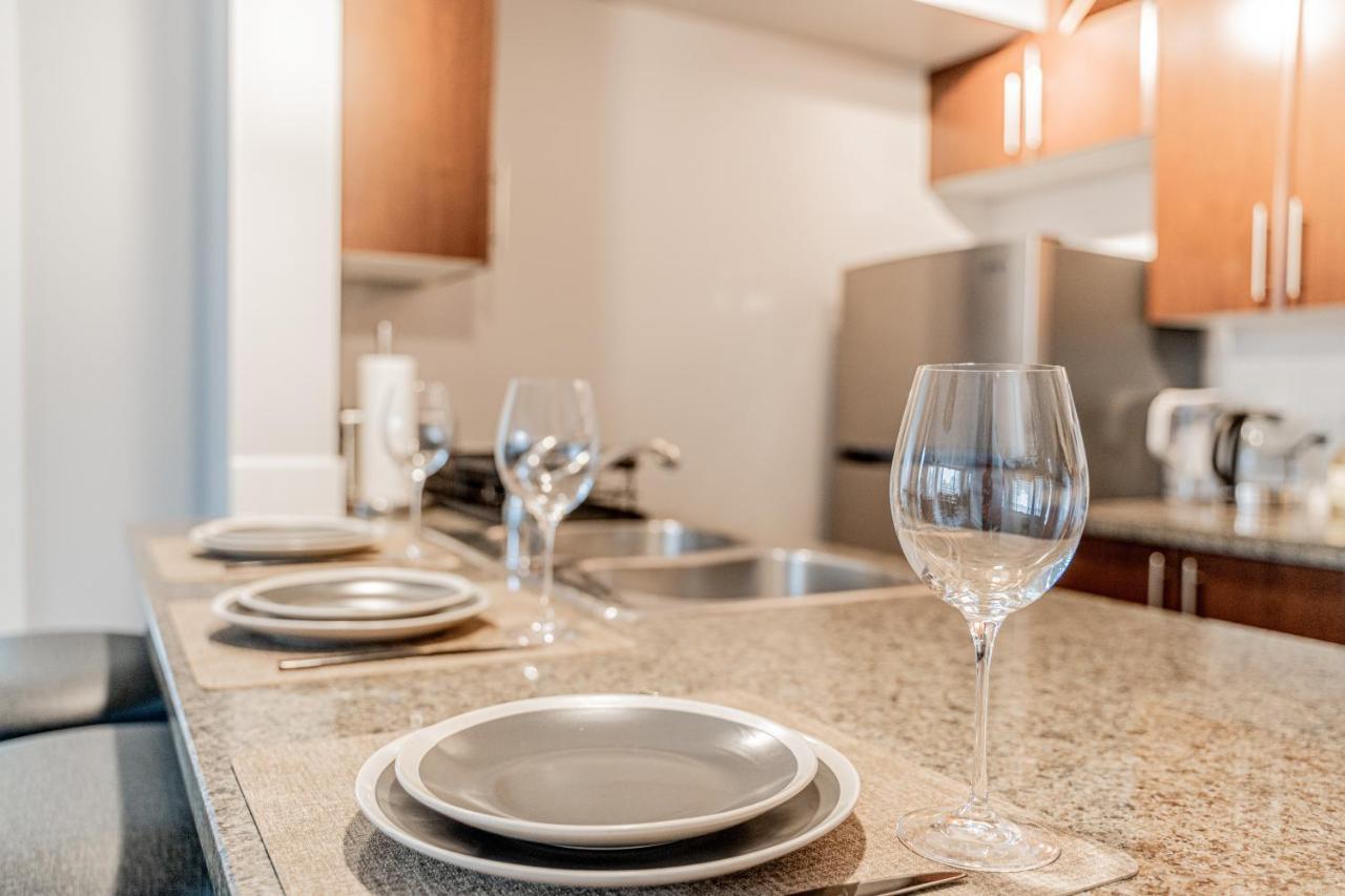 וונקובר Amazing Views ! Leather Furniture ! Cozy Condo! מראה חיצוני תמונה