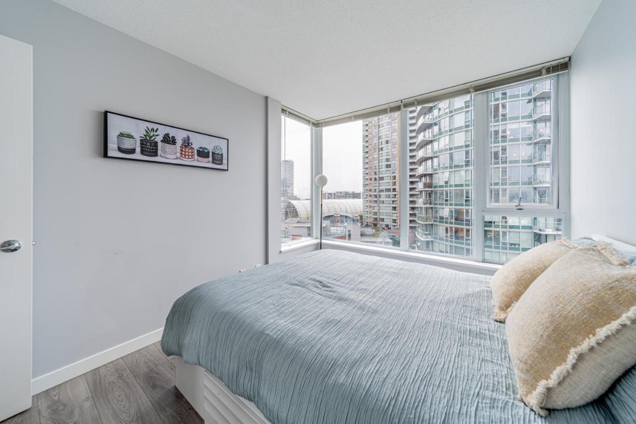 וונקובר Amazing Views ! Leather Furniture ! Cozy Condo! מראה חיצוני תמונה